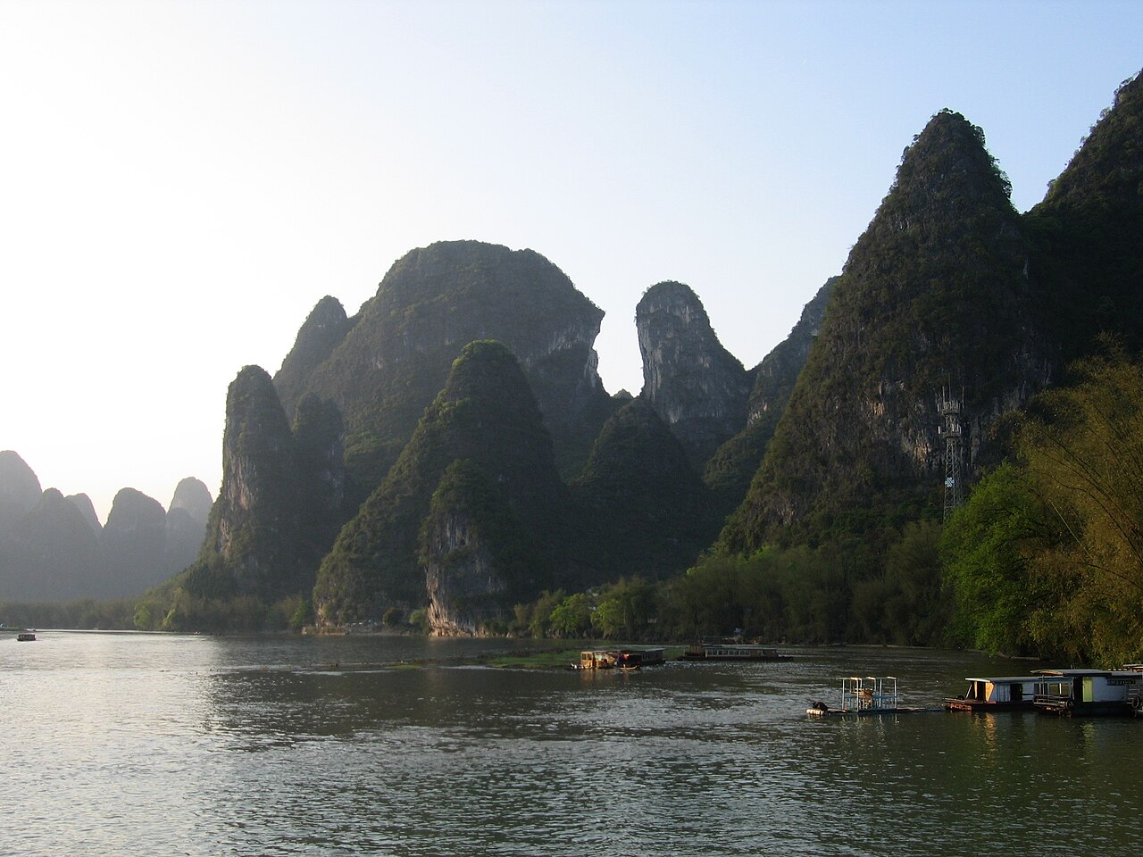 桂林阳朔的漓江山水